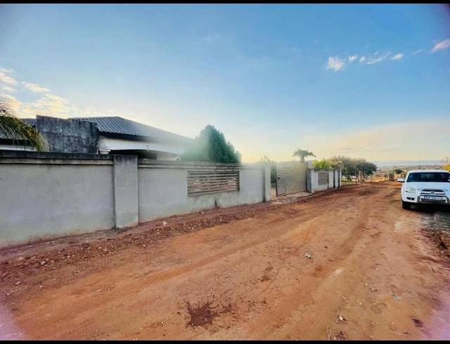 4 BEDROOM HOUSE FOR SALE IN DZWERANI